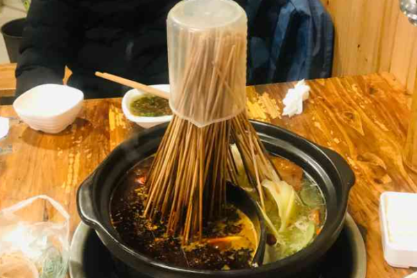 憨叁砂锅串串加盟
