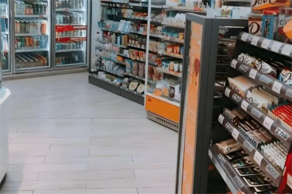 六加一便利店