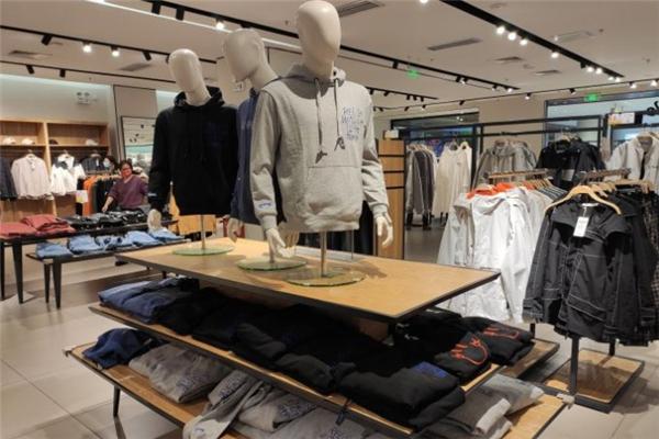 正弘名品男装加盟