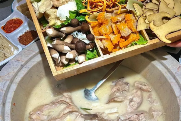 诚成云南蒸汽石锅鱼