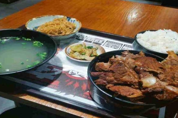 骨校长排骨米饭加盟
