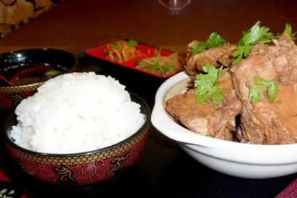 憨骨头排骨米饭