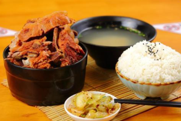 憨骨头排骨米饭