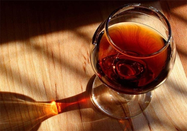 三叶葡萄酒