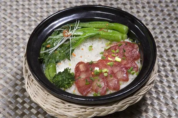 香姥姥煲仔饭加盟