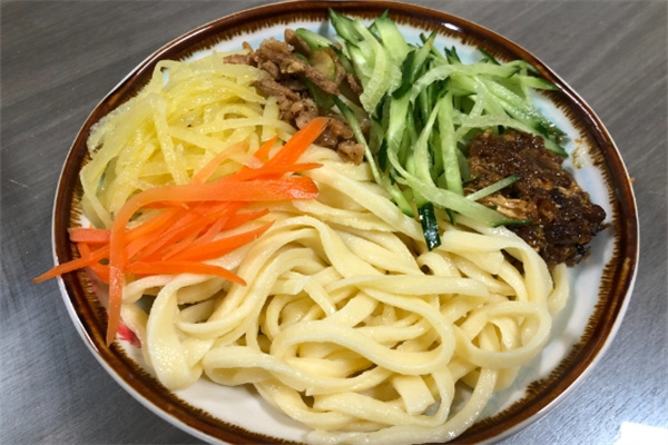 佰厨炸酱面
