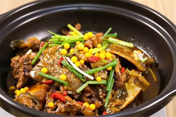 八鼎记甲鱼鸡子牛鞭煲