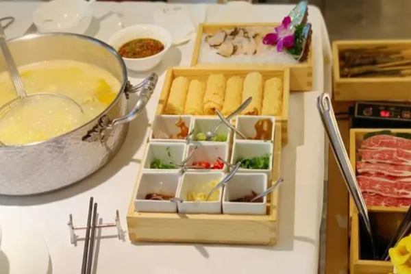 仁物花胶海鲜火锅