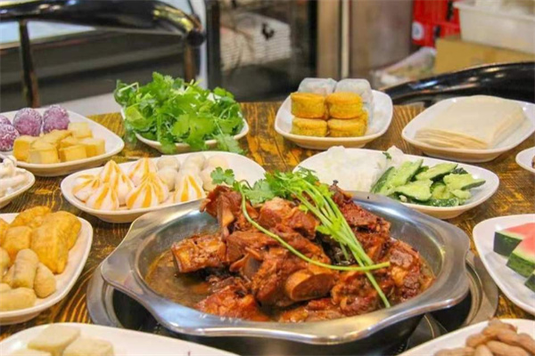 啃大骨火锅自助餐加盟