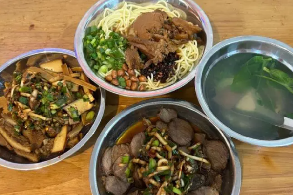 熊麻婆卤味拌面加盟