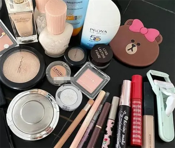 莎尔娜化妆品