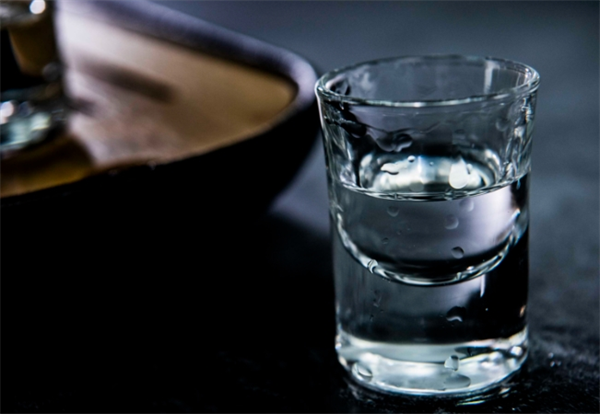 俊茗白酒