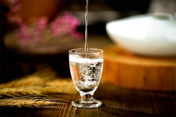 俊茗白酒