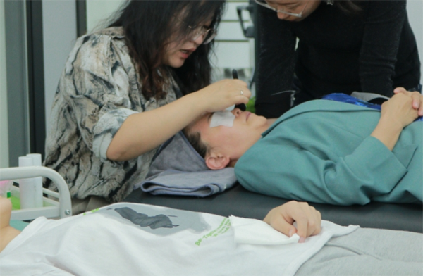 妙手艾嘉视力养护
