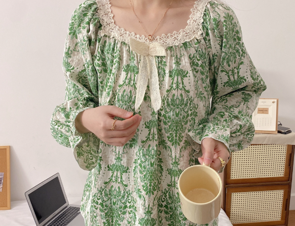 男左女右服装