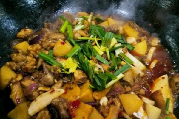 富源人家土灶柴火鸡柴火鱼