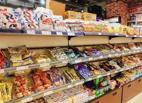 亿小馋零食加盟