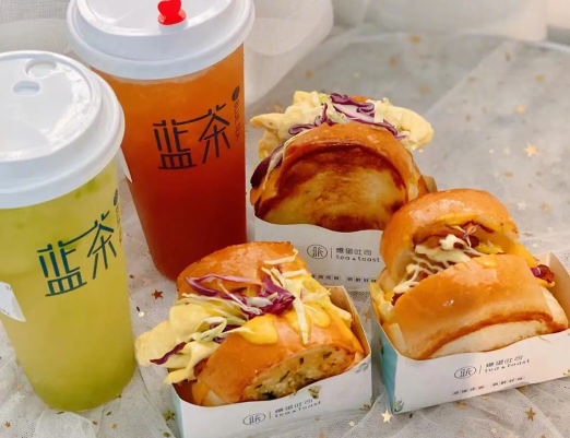 蓝茶爆蛋吐司