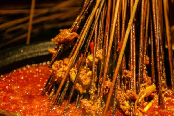 腰津食怪串串香