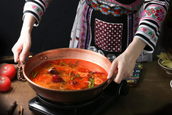 云嘴兽酸菜牛肉火锅