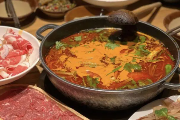 云嘴兽酸菜牛肉火锅