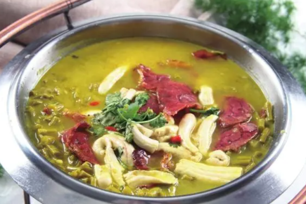 云嘴兽酸菜牛肉火锅
