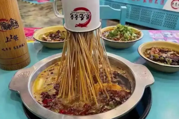 蜀巷弯弯串串香加盟