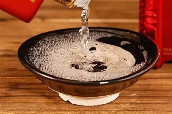 吕合白酒