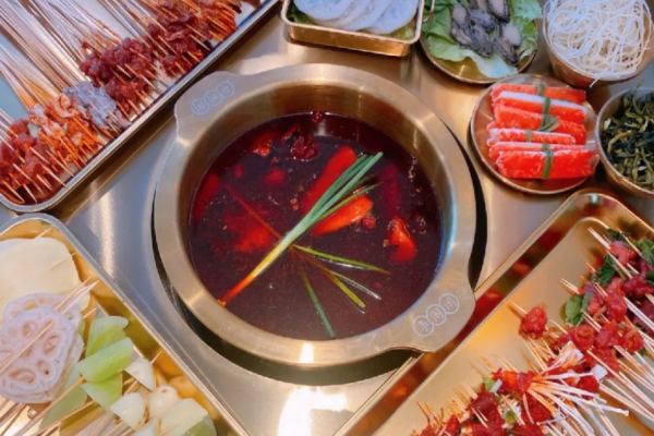 李闹闹串串香加盟