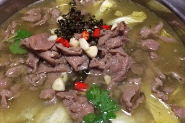 喃妹云南酸菜牛肉火锅