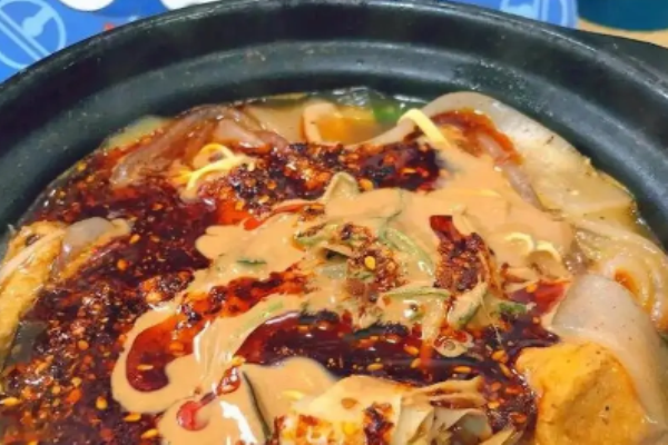 于小欠东北老式麻辣烫