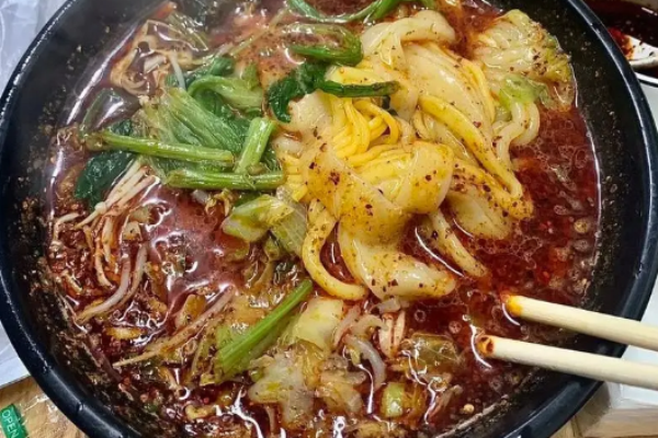 于小欠东北老式麻辣烫