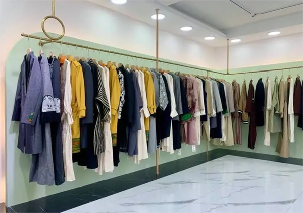 品客服饰