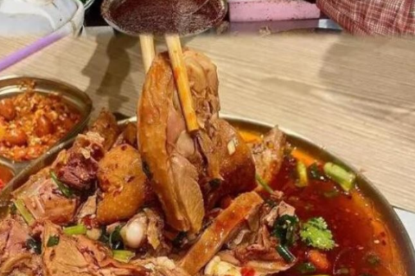 卤现官麻辣鹅