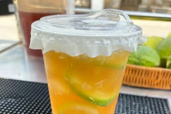 辛小甜手打柠檬茶鲜奶茶加盟