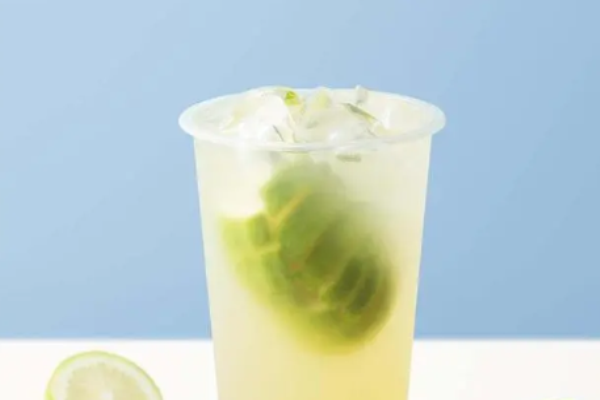 辛小甜手打柠檬茶鲜奶茶