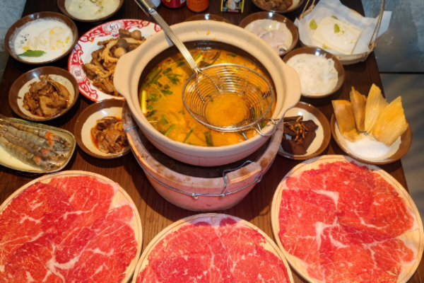 大龙六方贵州酸汤牛肉火锅加盟
