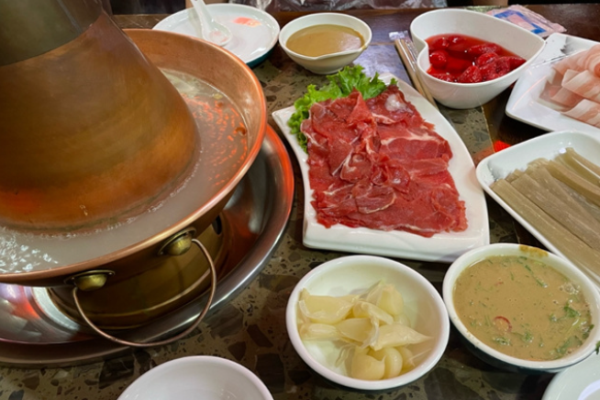 火红灯笼老北京涮羊肉