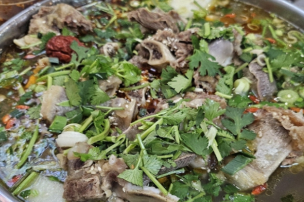 肥牛山大骨牛肉汤