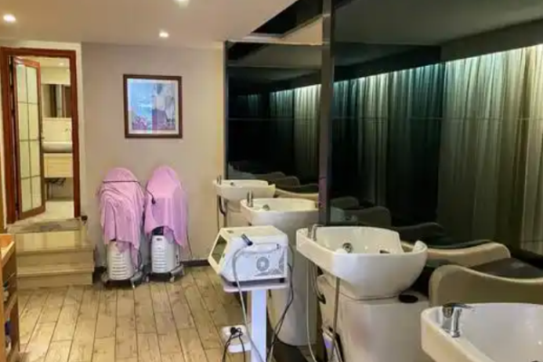 瑶一世家养发馆加盟