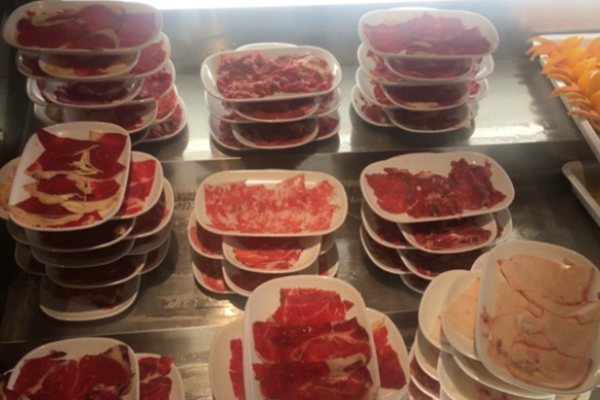 李姑婆鲜切牛肉自助火锅加盟