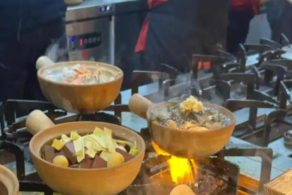 小能耐砂锅菜加盟