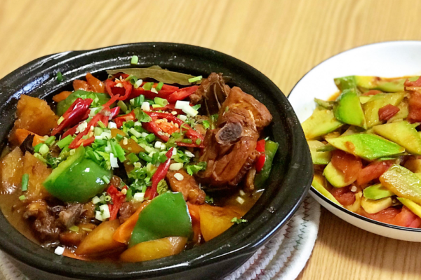 小能耐砂锅菜加盟