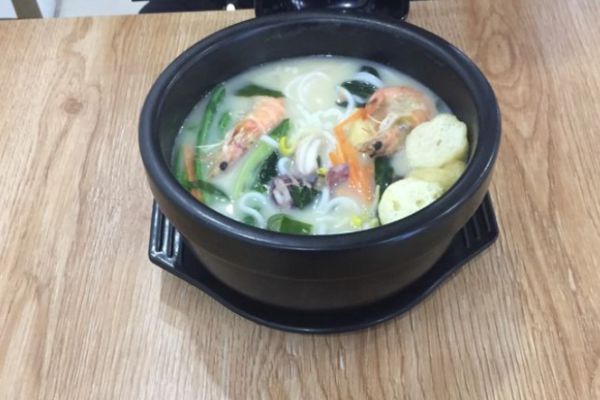 南云下过桥米线加盟