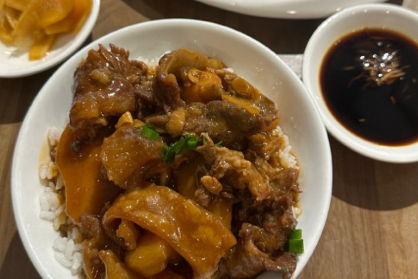 立文夏白切肉牛腩饭加盟