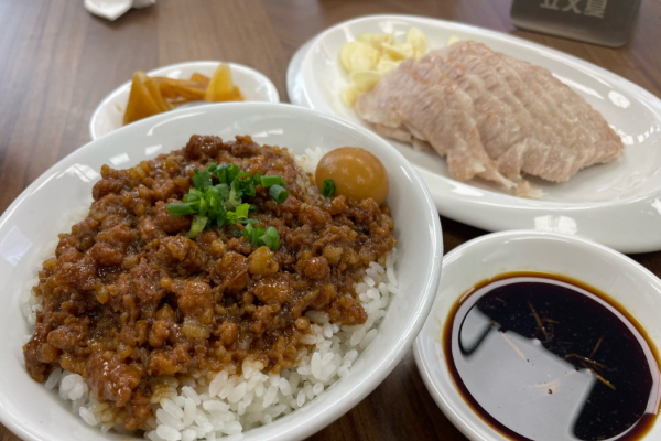 立文夏白切肉牛腩饭加盟