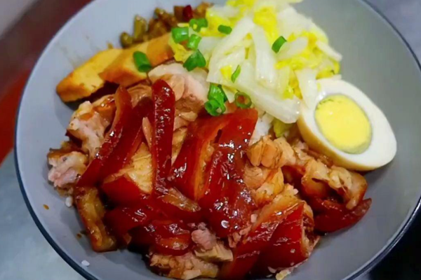小呆佳隆江猪脚饭加盟