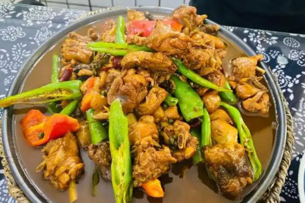 八两八金莱芜特色炒鸡加盟