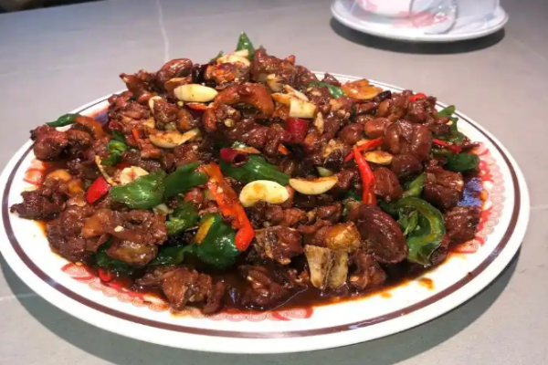 八两八金莱芜特色炒鸡加盟