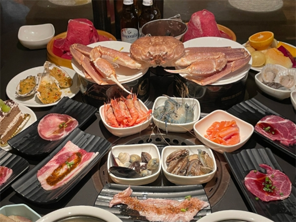 中膳⾦勺⼦⻝品